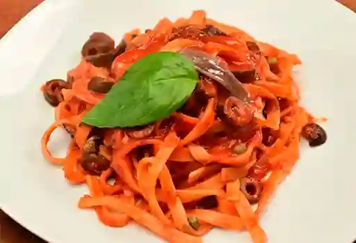 Fetuccini Putanesca de Camarón