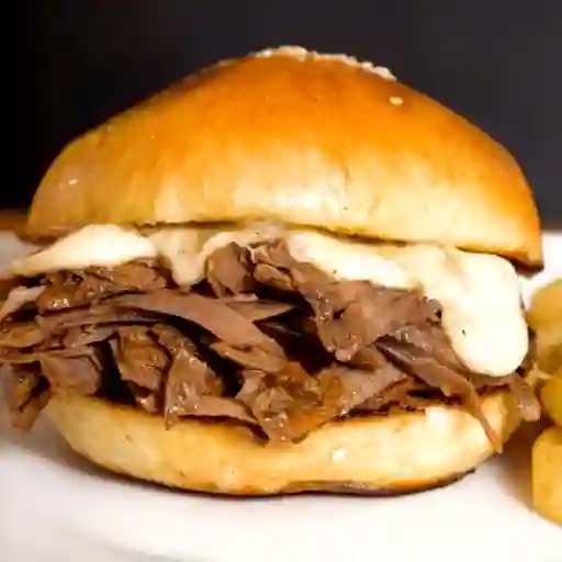 Sándwich Mechada Queso