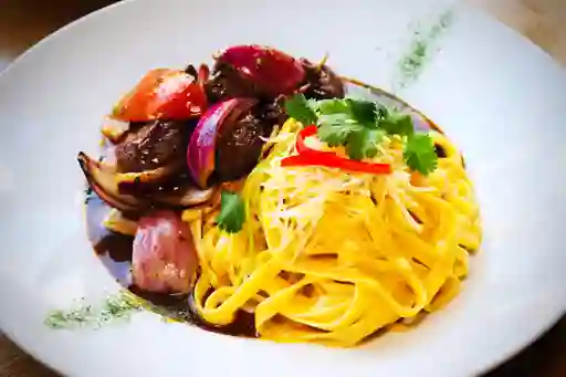 Spaghetti a la Huancaína con Lomo