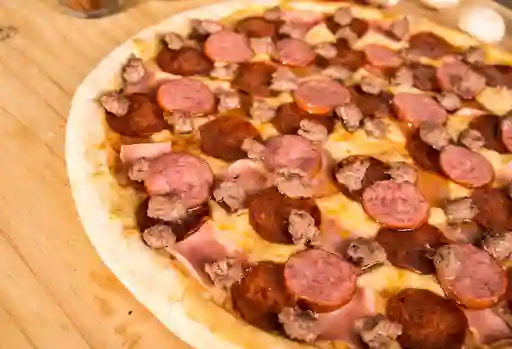 Pizza Jamón Chorizo y Queso