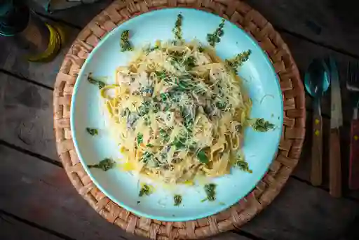 Pasta con Pollo y Panceta Piu Funghi