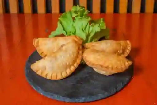 Empanadas Mechada Queso (4 Unidades)