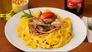 Fetuccini a la Huancaína con Carne