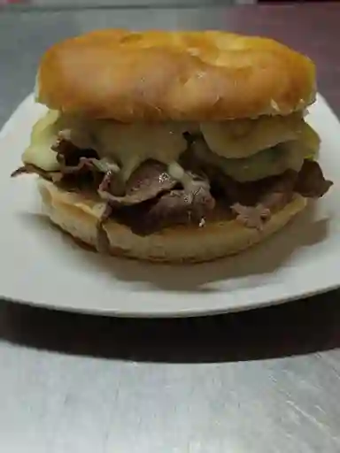 Sándwich de Churrasco y Queso