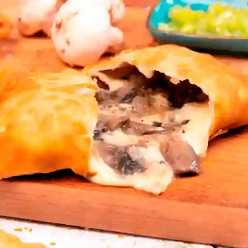 Empanada de Queso y Champiñón