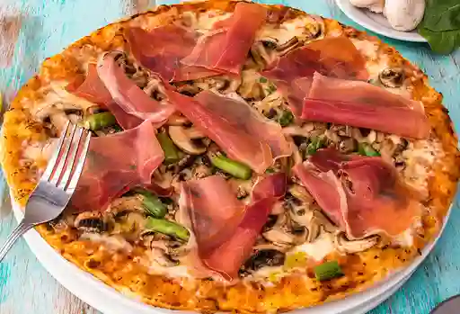 Pizza Prosciutto E Funghi Provenzal