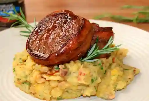 Filete Al Chocolate con Puré Rústico