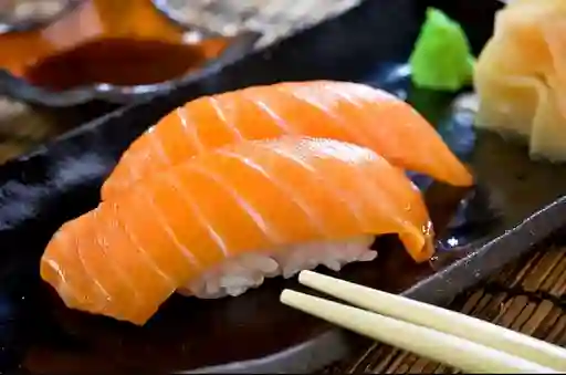 Nigiris Nikkei de Salmón
