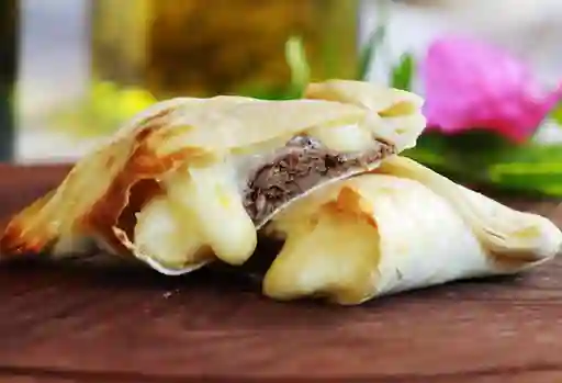 Empanadas de Mechada y Queso