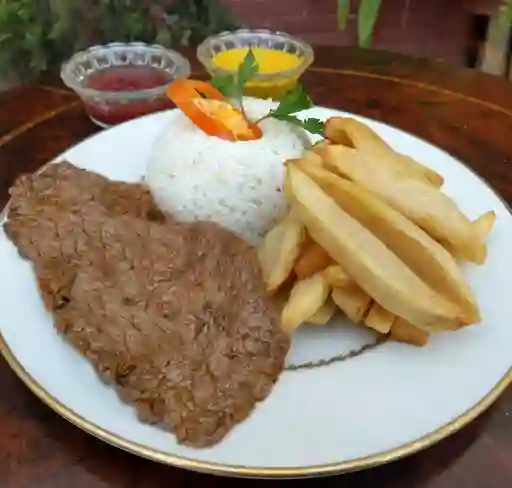 Plato a Elección con Acompañamiento y Ensalada del Día