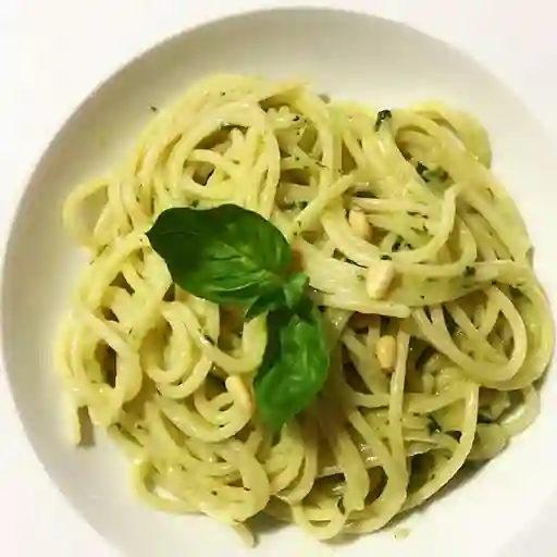 Espagueti con Salsa al Pesto