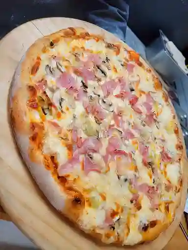 Pizza Familiar Caprichosa Premium