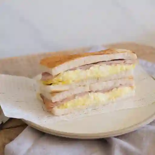 Sándwich Miga de Jamón y Huevo