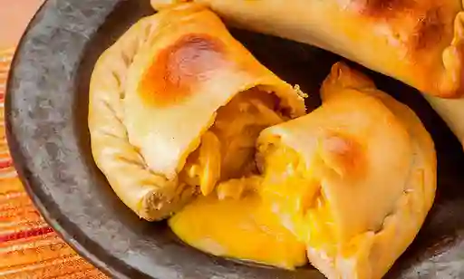 Empanada Ají de Gallina