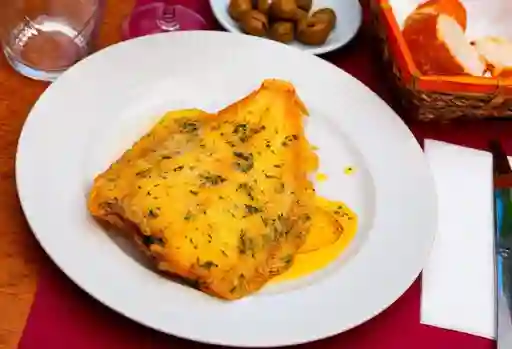 Salmon en Salsa de Camarones