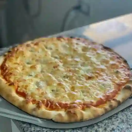 Pizza Ostiones a la Parmesana