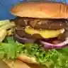 Megaburger Clásica Triple + Papas Fritas