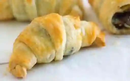 Medialuna Rellena con Manjar