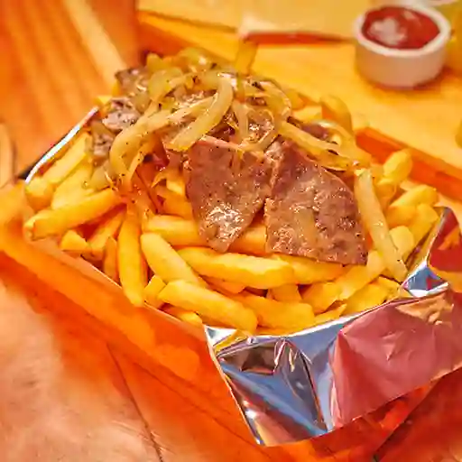 Papas Fritas con Cebolla y Carne