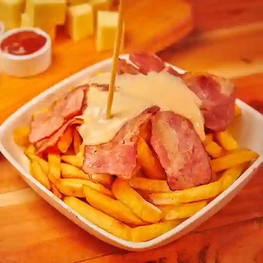 Papas Fritas con Tocino y Cheddar