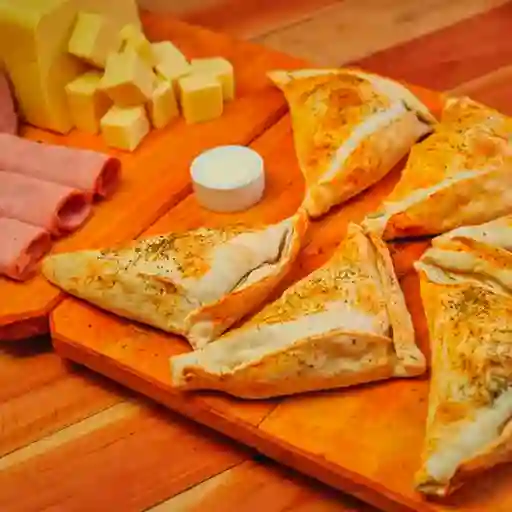 Empanada de Jamón y Queso