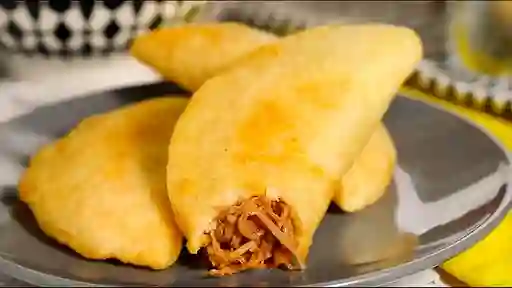 Empanada de Carne Mechada