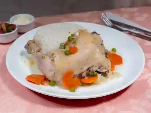 Pollo Arvejado con Bebida