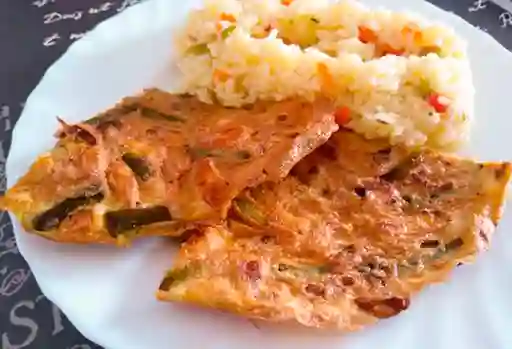 Tortilla de Pollo + Arroz Chaufa