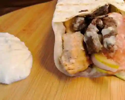 Shawarma de Mixto Pollo Carne y Bebida