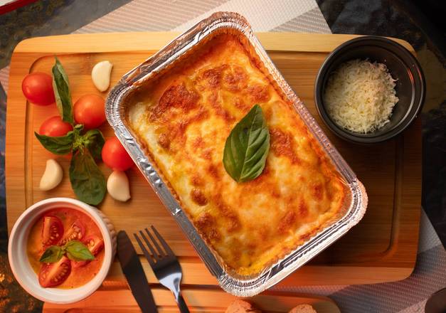 Lasaña Clásica + Pancitos de Ajo