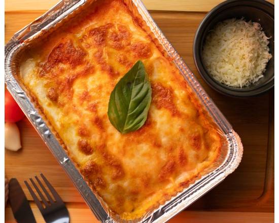 Lasaña Clásica Grande + Pancitos de Ajo