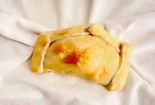 Empanada Frita de Pollo Carne y Camarón