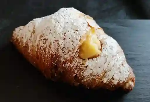 Cornetto con Crema Pastelera Italiana