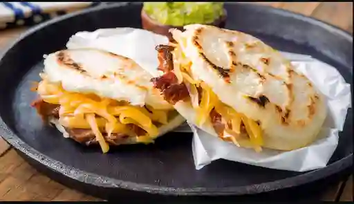 Arepa con Jamón y Queso