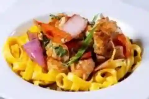 Fettuccine Huancaína Saltado Pollo