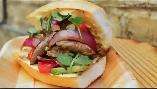 Sándwich de Lomo Saltado