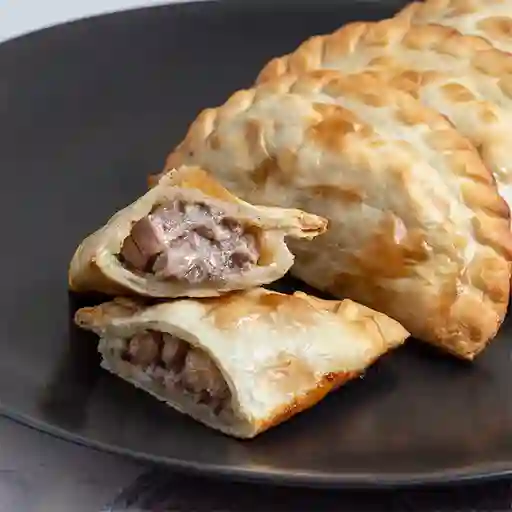 Empanada Cordero al Vino Tinto