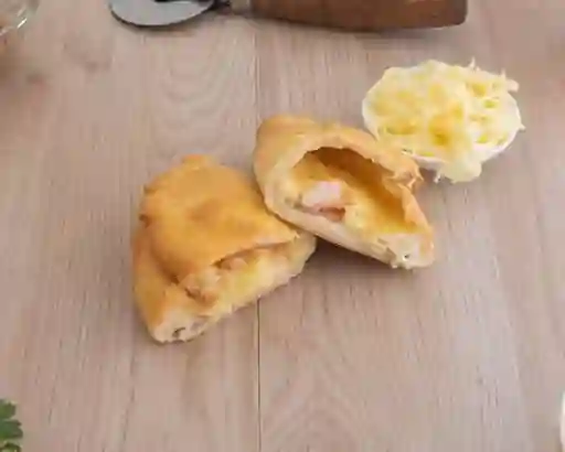 Empanada Meme de Camarón y Queso