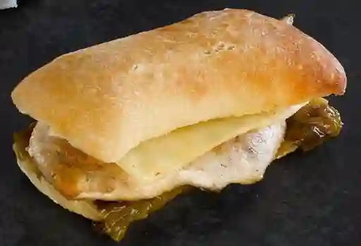 Sándwich de Ave Queso Pan Ciabatta