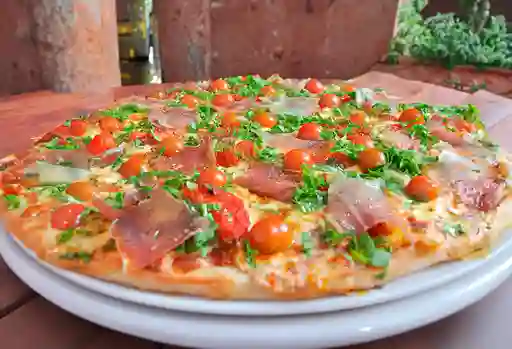 Pizza de Serrano y Pesto