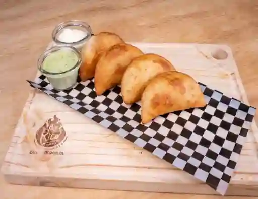 4 MINI-EMPANADAS