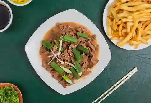 Carne Mongoliana con Papas Fritas