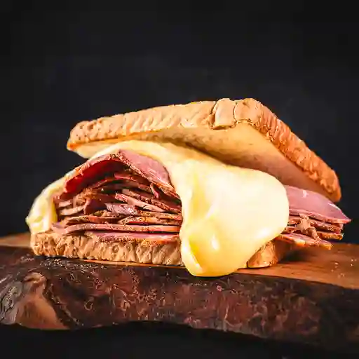 Sándwich Pastrami Luco