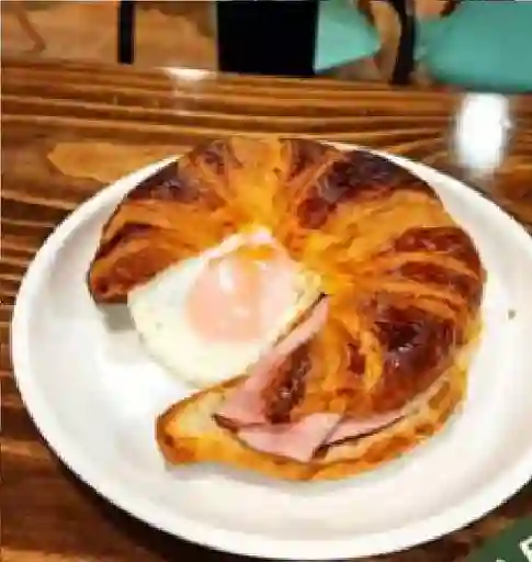 Croissant Queso Huevo Jamón