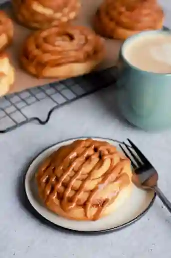 Cinnamon Roll Dulce de Leche