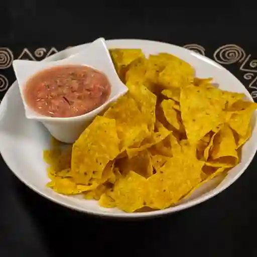 Nachos con Salsa