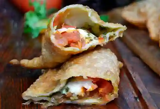 Queso de Fundo con Tomate y Albahaca