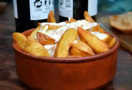 Papas Rústicas y Salsas