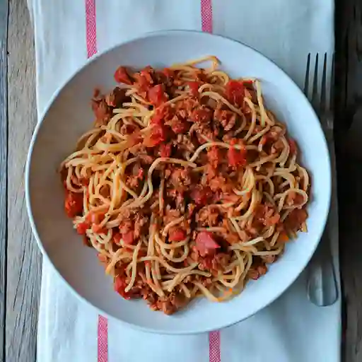 Fideos con Salsa Boloñesa