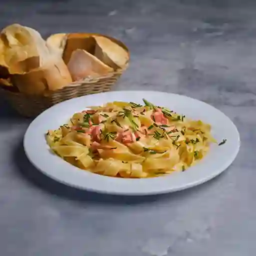 Tagliatelles con Salmón Ahumado